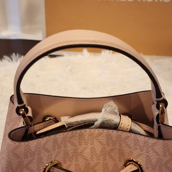 MICHAEL KORS SMALL MERCER BUCKET BAG/DK PWDR BLSH - Picture 5 of 17